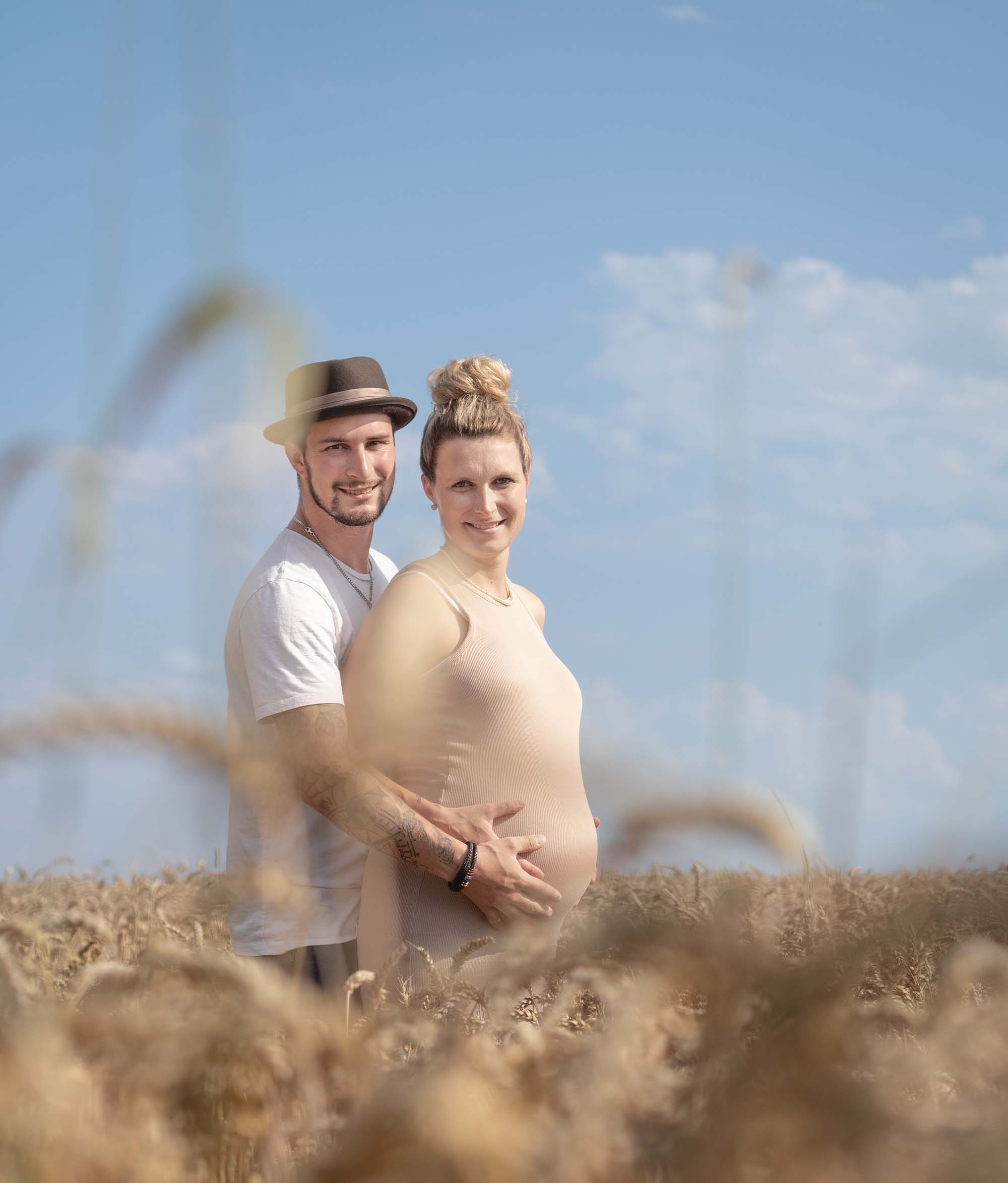 Paar im Feld - Fotograf Thomas Malek in Rohrenfels, Neuburg an der Donau, Ingolstadt, Schrobenhausen, Donauwörth, Pfaffenhofen