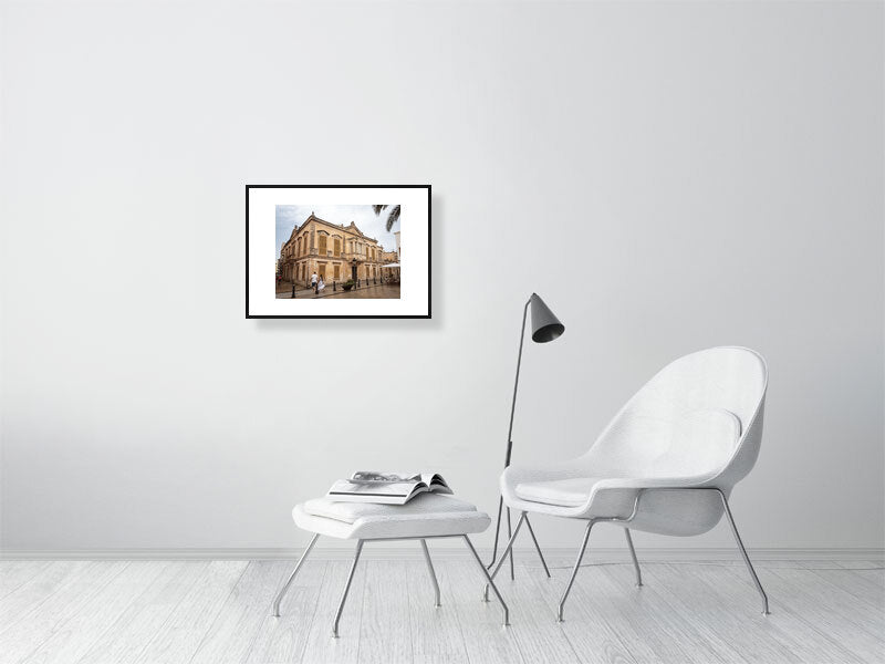 Dame in Weiß Ciutadella Menorca - Print gerahmt - Fotograf Thomas Malek in Rohrenfels, Neuburg an der Donau, Ingolstadt, Schrobenhausen, Donauwörth